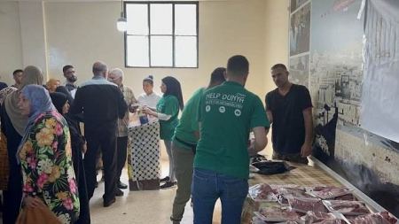 جمعيةHELPDUNYA توزع اضاحي العيد على الاسر الفقيرة في مخيم عين الحلوة